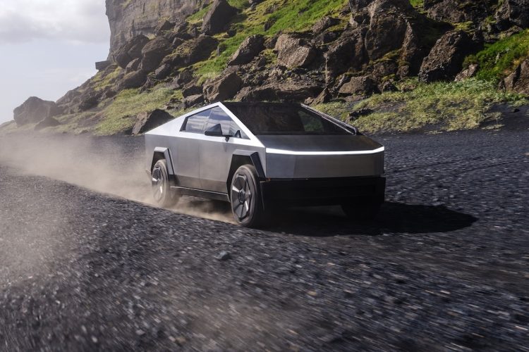 Tesla va-t-elle enfin révéler la vérité cachée sur le flop monumental du Cybertruck ?