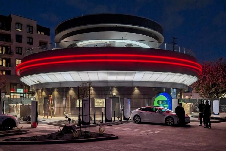 Nouveau Diner Tesla : Une Évasion Rétro à Venir en Californie !