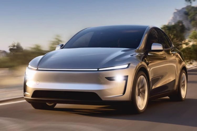 Scandale : Tesla supprime le logo du capot du Model Y en Europe et aux USA ! Découvrez les raisons derrière ce choix audacieux !