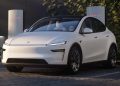 Une Tesla dégradée à 25 000 euros : la bonne affaire ou un piège à éviter ?