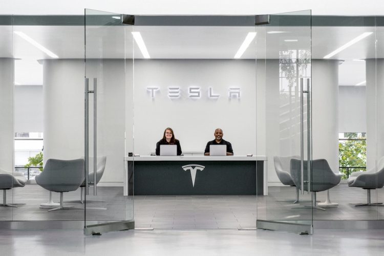 Tesla : L’incroyable vérité derrière une prétendue Pyramide de Ponzi !