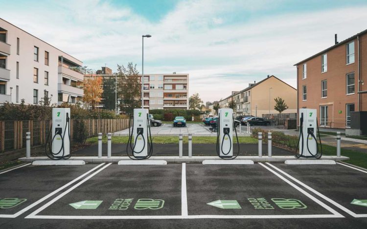 22 000 bornes de recharge arrivent dans les parkings des logements sociaux