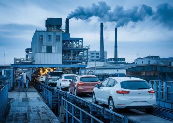 Tempête dans l’industrie auto : faut-il reporter les normes CO2 européennes ?