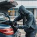 L’arnaque à l’« ouvre-boîte » : quand les voleurs s’attaquent à votre voiture par la carrosserie