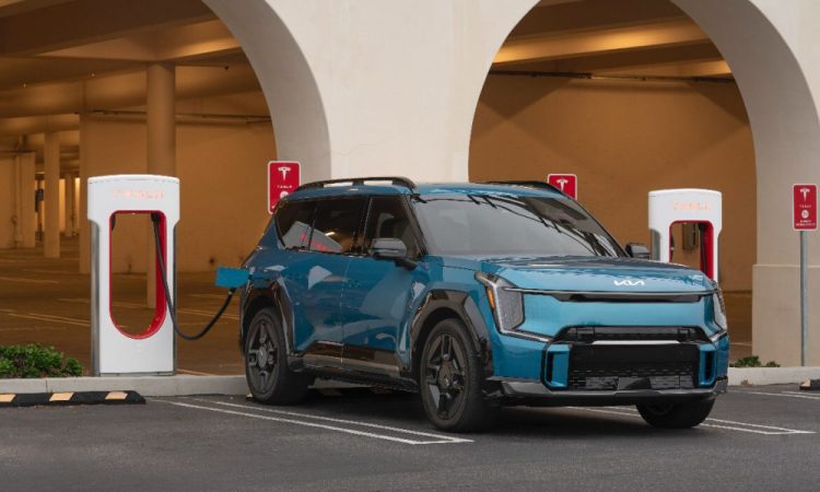Kia Annonce un Accès Révolutionnaire aux Superchargeurs Tesla et Présente de Vives Excuses!