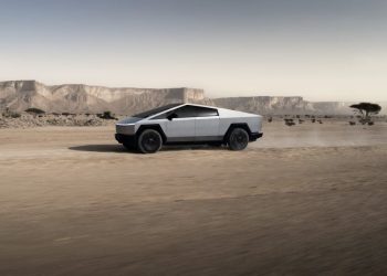 Tesla Révèle une Nouvelle Configuration du Cybertruck : Découvrez Pourquoi Ce N’est Pas Encore le Moment pour les Américains !