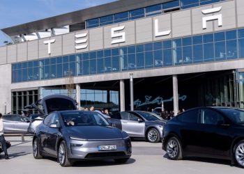 Tesla Takedown : Le groupe célèbre sa victoire et se prépare à défier Starlink et SpaceX !