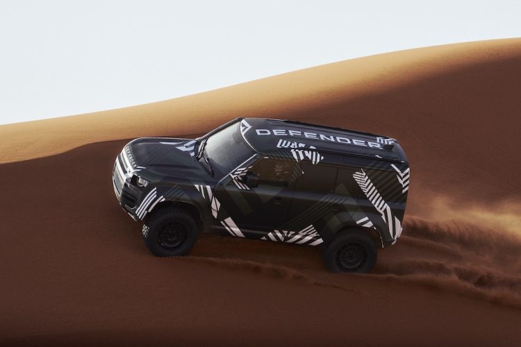 Un choix audacieux : Defender s’acoquine avec une légende pour le Dakar !