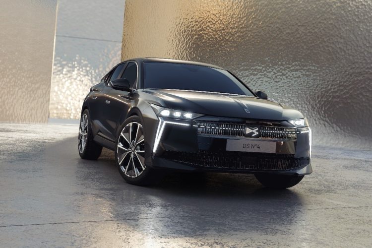 DS N°4 : plongez dans l’univers étonnant de la compacte française Premium qui va vous surprendre !