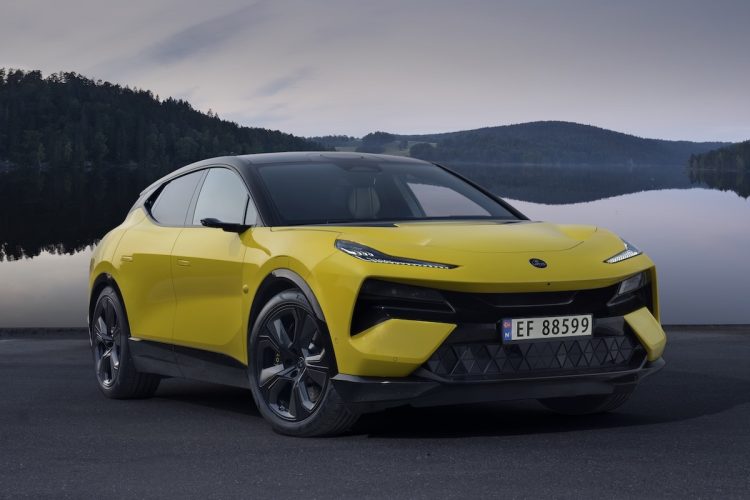 Le roi Charles III se fait plaisir avec une incroyable Lotus de 918 chevaux !