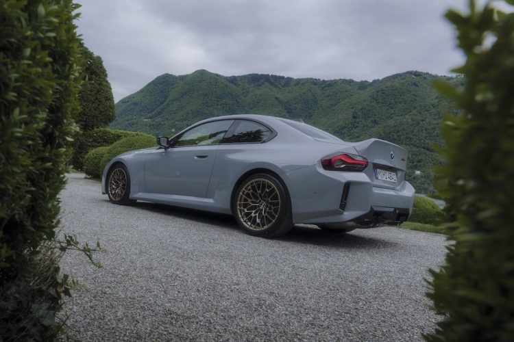 BMW M2 CS : La nouvelle Batmobile qui va faire trembler la 3.0 CSL ?