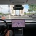 Une Tesla autonome réussit l’inattendu Place de l’Étoile : l’incroyable moment capturé en vidéo !