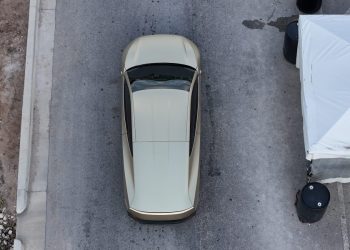 Elon Musk fait monter la pression autour de son Cybercab et de l’incroyable potentiel d’Optimus !