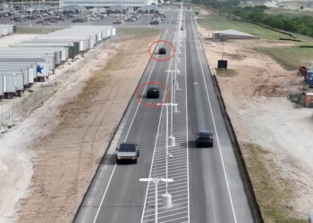Des véhicules Tesla mystérieusement camouflés aperçus en phase de test à Giga Texas : que cachent-ils ?