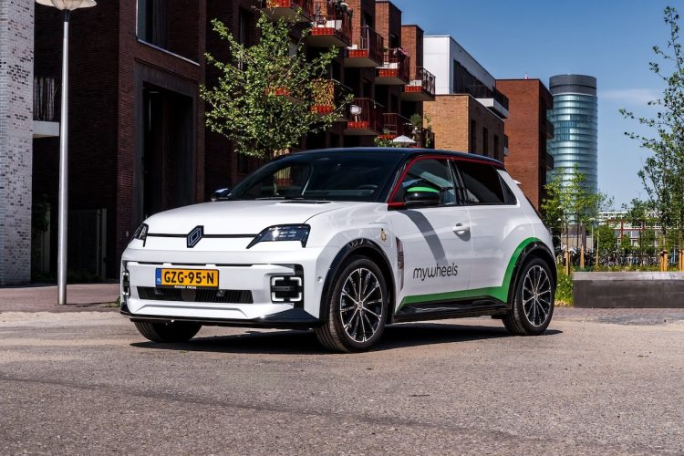 Partagez votre Renault 5 et sa précieuse énergie : la méthode surprenante à essayer !