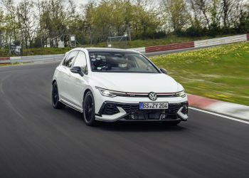 La Golf GTI écrase les préjugés : pas de crise de la cinquantaine, mais un record à battre !