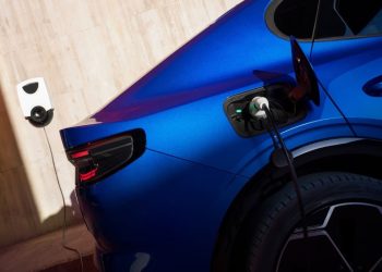 Ford surpasse Tesla : 3 ans de recharge qui vont vous étonner !