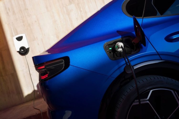 Ford surpasse Tesla : 3 ans de recharge qui vont vous étonner !