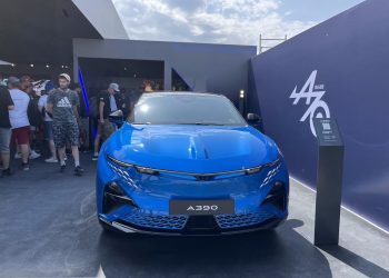 L’Alpine A390 fait sensation aux 24 Heures du Mans : un spectacle à ne pas manquer !