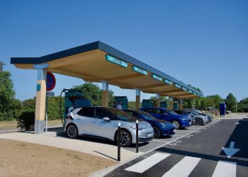 Éviter les files d’attente aux bornes de recharge cet été : la méthode surprenante à connaître !