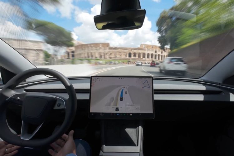 Une Tesla sans conducteur fait sensation à Rome après Paris : vous n’allez pas y croire !