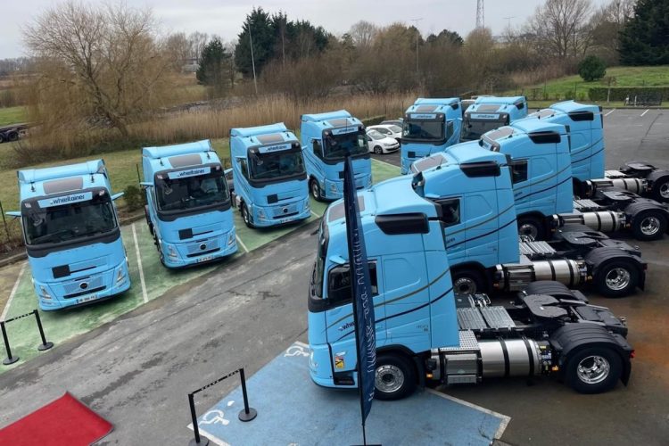 Mercedes investit dans l’électrique pour ses camions, pendant que Volvo prend un risque audacieux avec le gaz !