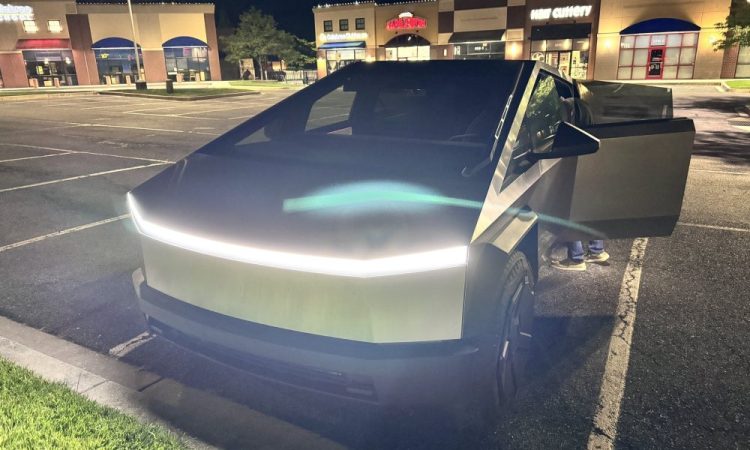 Une expérience incroyable : un week-end à conduire un Tesla Cybertruck, inattendu et fascinant !