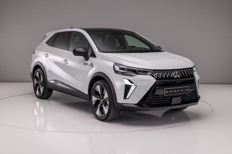 Nouveau Mitsubishi Grandis : un Renault Symbioz déguisé en faux-miroir !