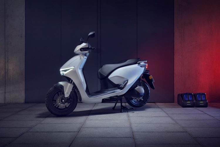 Le scooter électrique urbain CUV e de Honda : une accessibilité surprenante qui va vous étonner !