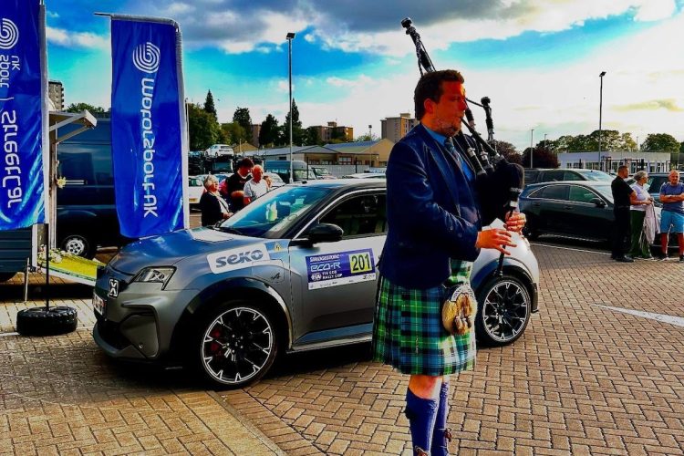 L’Alpine A290 électrique remporte une victoire inattendue en rallye, un tournant surprenant !