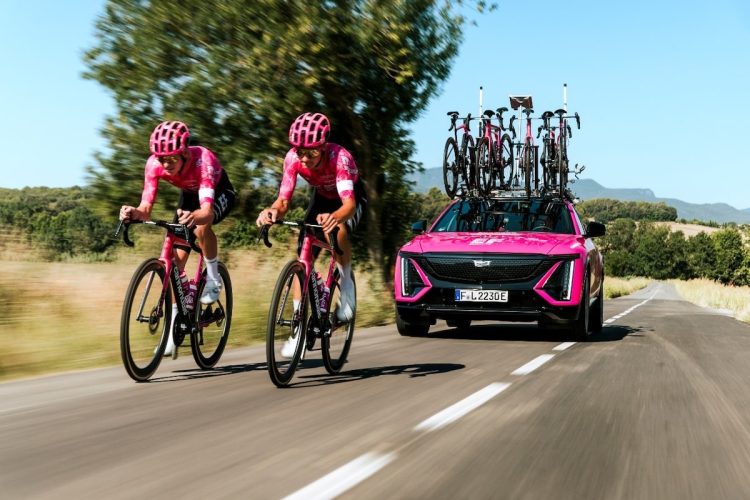 Les Cadillac roses s&rsquo;apprêtent à conquérir le Tour de France : un voyage fascinant !