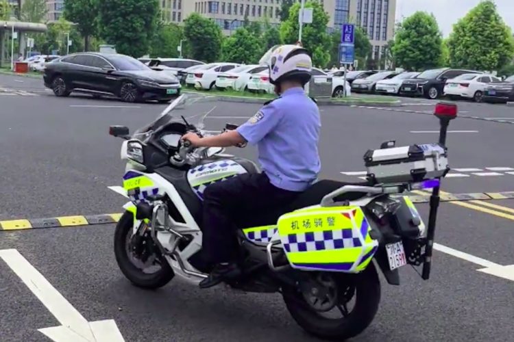 Une BYD a-t-elle perdu la raison dans un aéroport ?