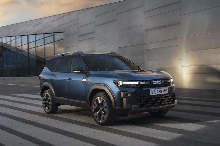 Sur un marché automobile morose, Dacia crée la surprise et s’impose en leader !