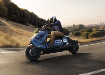 Le BMW CE 04 se modernise, mais son prix fait débat !