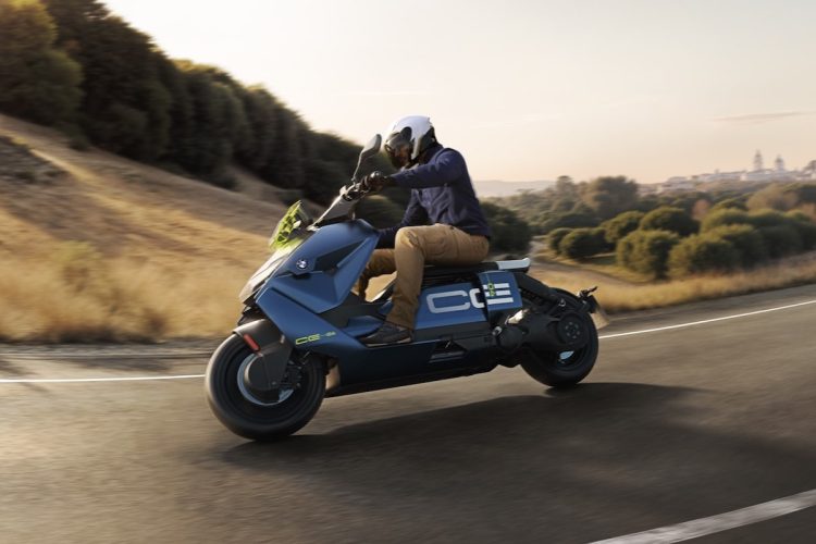 Le BMW CE 04 se modernise, mais son prix fait débat !