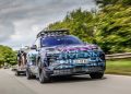 Le Porsche Cayenne électrique surprend avec une performance inédite en course de côte !