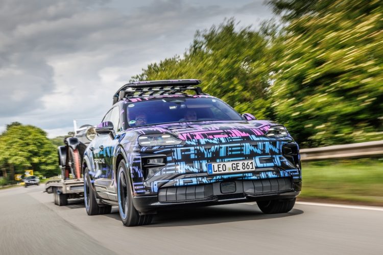 Le Porsche Cayenne électrique surprend avec une performance inédite en course de côte !