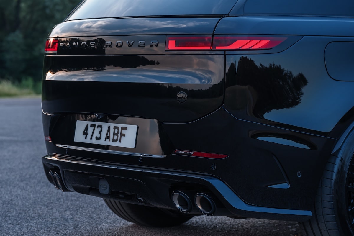 Range Rover SV Black sur la route