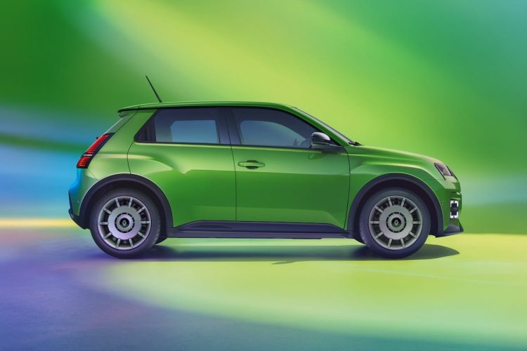 La Renault 5 à 120 euros par mois : une offre cachée qui pourrait vous coûter cher !