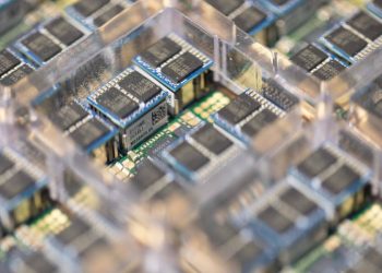 Elon Musk Révèle des Détails Cruciaux sur l’Accord Audiovisuel de Tesla et Samsung!