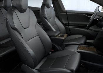 Sydney Sweeney au cœur d’une polémique : comment Tesla utilise cette controverse pour mettre en avant sa stratégie de test de sièges auto.