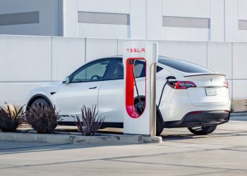 Tesla fait tomber le seuil de recharge avant pénalité de congestion : une décision qui pourrait bouleverser vos trajets !
