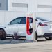 Tesla fait tomber le seuil de recharge avant pénalité de congestion : une décision qui pourrait bouleverser vos trajets !