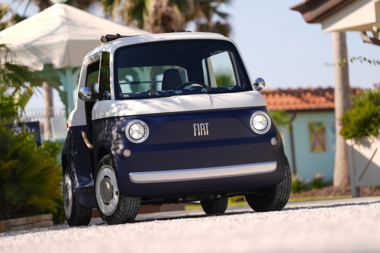 Un été parfait : le maillot et la Topolino qui font toute la différence !