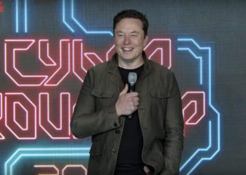Musk en panique : son fidèle lieutenant s’en va et le PDG reprend les rênes des ventes Tesla !