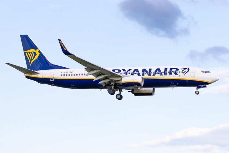 Ryanair abandonne trois aéroports en France : une décision qui fait débat !