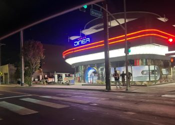 Le menu du Diner Tesla Supercharger se dévoile enfin avant la fin des travaux, vous ne devinerez jamais ce qu’il cache !