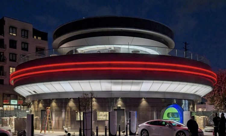 Tesla dévoile un détail crucial sur le Diner Supercharger, mais attendez-vous à une surprise de taille !