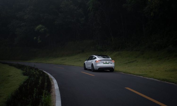 Tesla Sweden réagit aux accusations d’un magazine automobile sur les freins défectueux de la Model 3 : une alerte qui fait trembler !