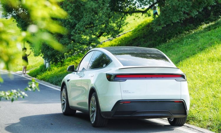 Un utilisateur de Tesla FSD en Chine révèle : ‘Aucune intervention de sécurité après des mois d’utilisation !’